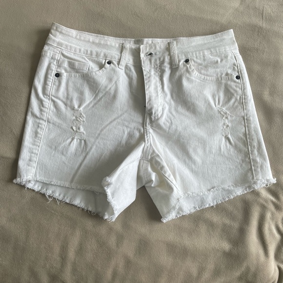NWOT O’Neill Womens White Denim Cutoff Shorts - Picture 1 of 4